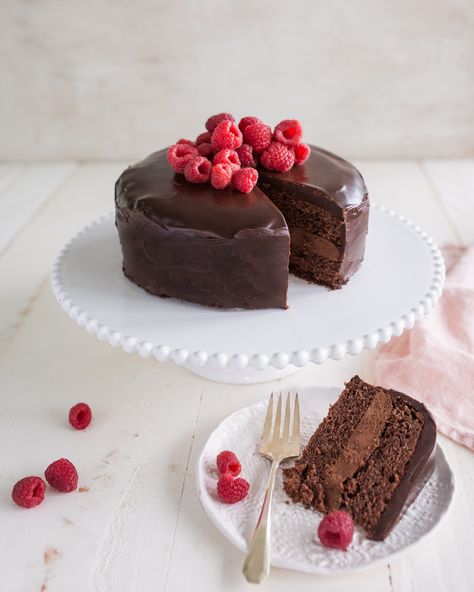 Recipe: Chocolate Sponge Cake with Ganache Frosting — Recipes from The Kitchn Ganache Recipe Frosting, Chocolate Sponge Cake Recipe, Jul Kaka, Sponge Cake Recipe, Kitchen Notes, Ganache Frosting, Dump Cakes, Chocolate Sponge Cake, Chocolate Festival