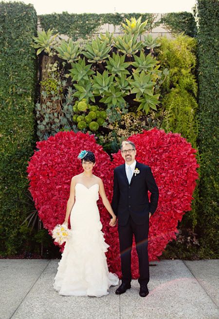 Heart made from Flowers - great for Valentine's Day, wedding backdrops, photo booths etc! Red Wedding, Beatles Themed Wedding, Smog Shoppe Wedding, Diy Wedding Backdrop, Ceremony Backdrop, Valentines Day Weddings, Wedding Ceremony Decorations, Heart Wedding, Trendy Wedding