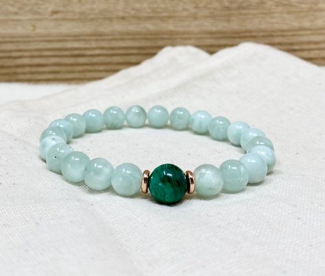 Essential Oil Diffuser Bracelet, Beaded Jewelry Designs, Diffuser Bracelets, Tiny Earrings, Protection Bracelet, Mala Bracelet, Summer Bracelets, Beads Bracelet Design, Gemstone Beaded Bracelets