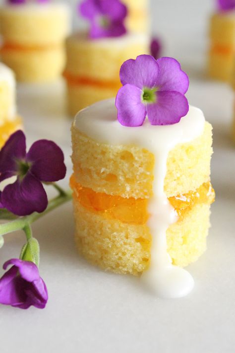 These mini naked cakes filled with sweet and tangy orange marmalade and garnished with fresh flowers are an elegant treat for a springtime brunch. They may look fancy, but they're simple to make. Fancy Desserter, Afternoon Tea Recipes, Ge Bort, Naked Cakes, Tea Party Food, Orange Marmalade, Tea Sandwiches, Fancy Desserts, Piece Of Cake