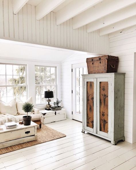 Painted Floor Adventure - The Biggest Room Yet - Liz Marie Blog Modern Farmhouse Sunroom, Comfy Farmhouse, Farmhouse Sunroom, Sunroom Makeover, Sunroom Kitchen, Granny House, Painted Wood Floors, Sunroom Decorating, Sunroom Designs