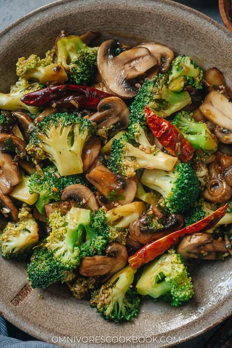 Vegan Dinner With Broccoli, Mushroom Broccoli Stir Fry, Vegan Recipe With Broccoli, Only Vegetable Meals Healthy, Sauteed Mushrooms And Broccoli, Mushrooms Broccoli Recipes, Dairy Free Broccoli Recipes, Chinese Food Mushrooms, Best Veggie Side Dishes Healthy