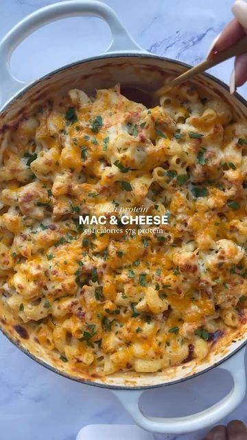 Thefooddisplay | Food posts😋 on Instagram: "Delicious mac&cheese recipe😋 Would you Eat or Pass? 🎥creator: @meg.ofitness 👉Follow @thefooddisplay for daily food posts ❤️Like & Share with your friends Ingredients: 17g plain flour 350ml semi skimmed milk 140g cheese (I used a four cheese mix and red leicester) 350g raw chicken breast 200g uncooked pasta SEASONINGS: garlic granules onion salt lots of black pepper paprika parsley (fresh & dried) Instructions: 1. Start by boiling a bit of sal Skimmed Milk, Raw Chicken Breast, Usa Food, Raw Chicken, Delicious Snacks Recipes, Food Recepie, Food Videos Cooking, Plain Flour, Interesting Food Recipes