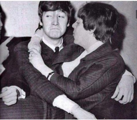 Beatles Funny, John Lennon Paul Mccartney, Lennon And Mccartney, Bug Boy, Sharon Osbourne, Beatles Photos, Beatles Pictures, Beatles John, King Of Pop