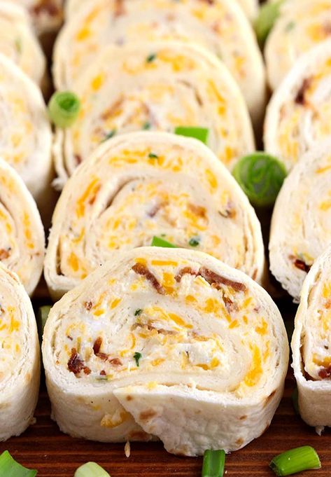 All you need is cream cheese, crumbled bacon (could even use bacon bits), cheddar cheese, ranch dressing, flour tortillas and 5 minutes. Bacon Cream Cheese Pinwheels, Cream Cheese Roll Ups, Cheese Roll Ups, Chicken Pinwheels, Cream Cheese Pinwheels, Pinwheel Appetizers, Cheese Pinwheels, Tortilla Rolls, Cheese Roll