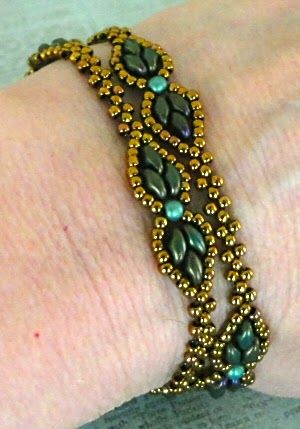 Linda's Crafty Inspirations: YouTube Beading Tutorial - Dream Empress Bracelet Super Duo Beads, Beaded Bracelets Tutorial, Bead Weaving Patterns, Seed Bead Tutorial, Beading Tutorial, Beaded Bracelet Patterns, Beaded Jewelry Patterns, Beading Projects, Beading Ideas