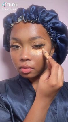 Do you have an oily skin? Then you need these top 5 drugstore foundations for oily skin that make excellent dupes. Tiktok vid not mine🦋 How To Do Foundation Makeup, Makeup Black Woman, Makeup For Oily Skin, Foundations For Oily Skin, Trucco Glam, Foundation Tutorials, Maquillage Yeux Cut Crease, Best Drugstore Makeup, Makeup Video