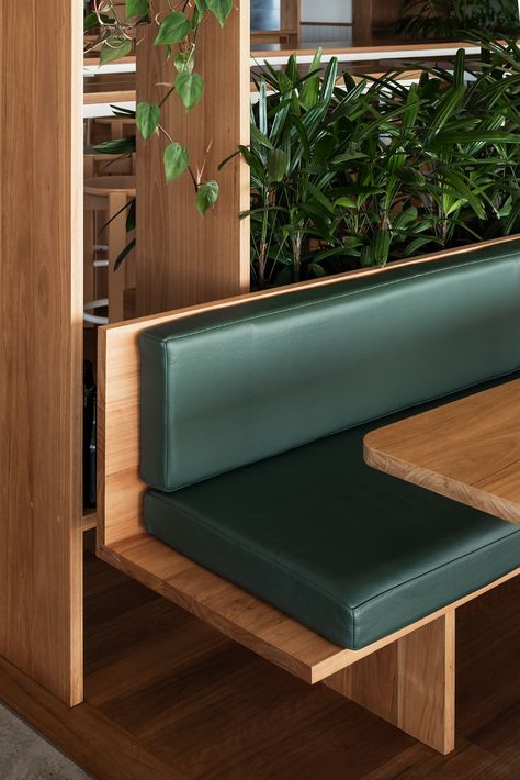 Banquette Restaurant, Cafe Bench, Booth Seat, Almirah Designs, Banquet Seating, Dining Banquette, Drink Design, Cafe Seating, Decoration Restaurant