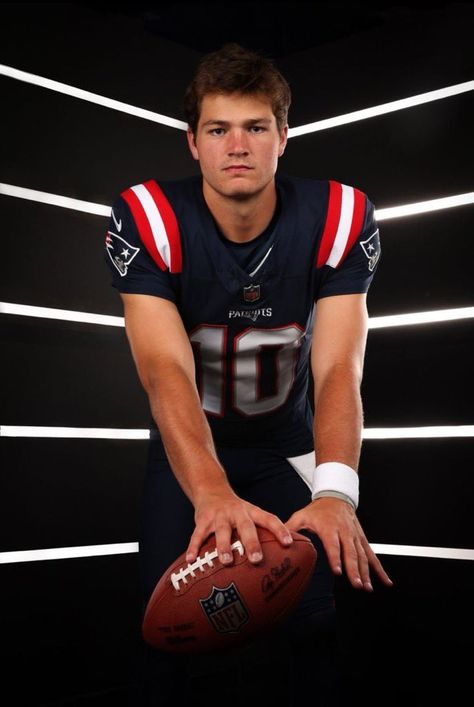 Drake Maye, Patriots Football, Holy Moly, Nfl Players, Tom Brady, Locker Room, Sport Football, Lacrosse, New England Patriots