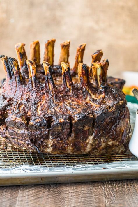 Pork Crown Roast Recipe, Best Spiral Ham Recipe, Crown Roast Recipe, Turkey Crown Recipe, Pork Crown Roast, Crown Roast Of Pork, Turkey Crown, Easter Dinner Ideas, Whiskey Glaze