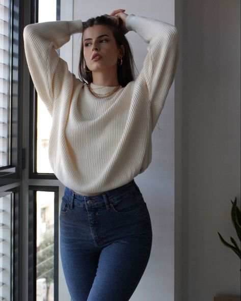 Beige Sweater And Jeans Outfit, Sweater And Jeans Outfit, Jeans Jewelry, Knit Sweater Outfit, Sweater And Jeans, Jeans Outfits, Zara Fashion, Beige Top, Jeans Outfit