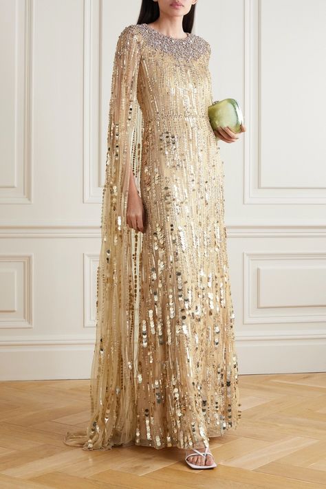 Kate Middleton wearing the Jenny Packham Gold Sequin Dress With Cape Embroidered Cape, No Time To Die, Cape Gown, Gold Gown, Look Formal, Gold Sequin Dress, Sequence Work, Tulle Gown, Jenny Packham