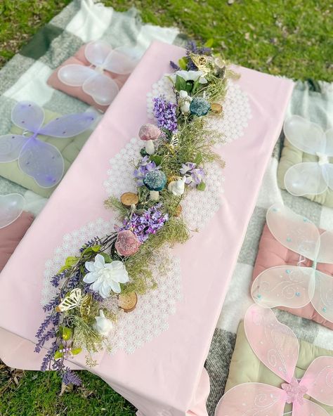 Fairy Tablescape Fairy Party Entrance, Butterfly Fairy First Birthday, Indoor Fairy Birthday Party, Fairy Theme Graduation Party, Fairy Theme Bday Party, Fairy Birthday Party Ideas Decorations Diy, Diy Fairy Themed Birthday Party, Enchanted Fairy Centerpieces, Fairy Flower Birthday Party