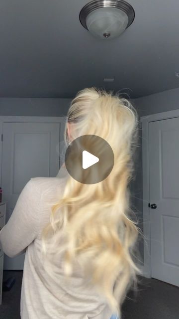 Olivia Dayton on Instagram: "the best hack for a banana clip!! Keeps your hair pulled back how you want and puts the bulk of your hair at the top!! IB: lauren.k.miller on tiktok!! 🫶🏼🫶🏼  • • • #bananaclip #clawclip #hairclip #hairhowto #hairstyletutorial #hairhacks" How To Wear Banana Clip, How To Use A Banana Clip, Banana Clip Hairstyles Tutorials, Banana Hair Clip Hairstyles, Olivia Dayton, Banana Clip Hairstyles, Banana Clip Hair, Hairclip Hairstyle, Hair Pulled Back