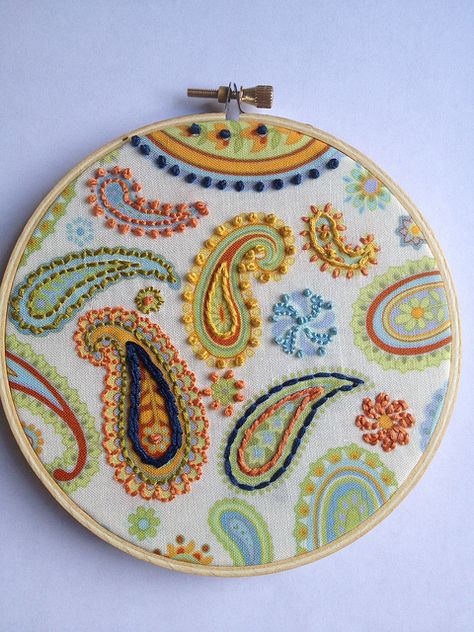 Embroidery ♒ Embroidered Hoop, Pola Bordir, Pola Kristik, Pola Sulam, 자수 디자인, Applique Embroidery Designs, Hand Embroidery Stitches, Embroidery Hoop Art, Hand Embroidery Patterns