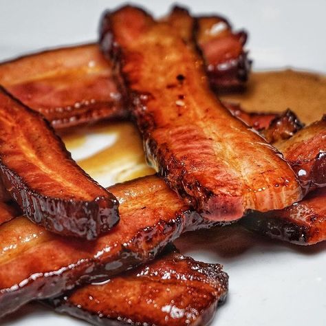 Credit to @hastybakegrills @beersnackalmanac Bacon Credit to @hastybakegrills There’s bacon... Maple Glazed Bacon, Best Freeze Dried Food, Bacon Dishes, Beer Snacks, Smoked Pork Ribs, Chef Jobs, Pork Rib Recipes, Peanut Butter Sauce, Thick Cut Bacon