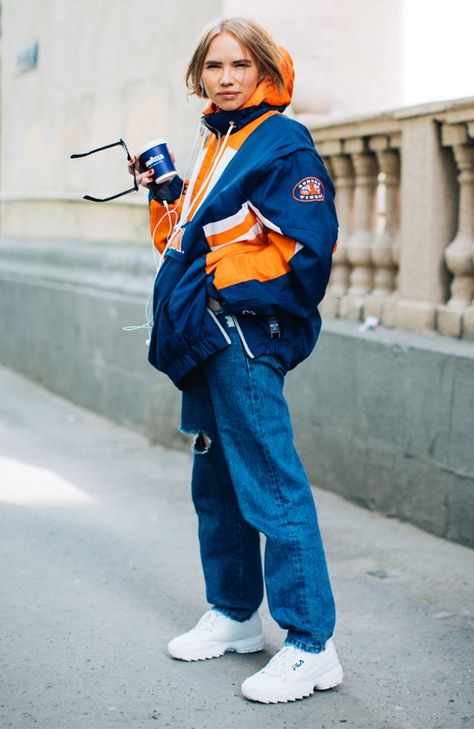 Tbilisi Georgia Fashion Week 2018 Street Style - Windbreaker Sneakers Outfit Work, Georgia Fashion, White Sneakers Outfit, Top Street Style, Sneakers Fashion Outfits, Summer 19, New Street Style, Fashion Week 2018, Tbilisi Georgia