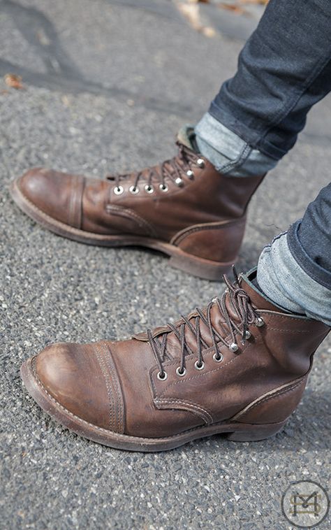 Redwing Iron Ranger, Botas Western, Iron Ranger, Flats Outfit, Hipster Man, Hipster Mens Fashion, Brown Shoes, Red Wings, Street Styles