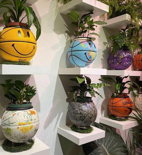 Basketball Planter, Zimmer Diy, Hypebeast Room, Indoor Basketball, Room Deco, Cute Bedroom Decor, Plant Stands, Apartment Decor Inspiration, Ceramic Pots