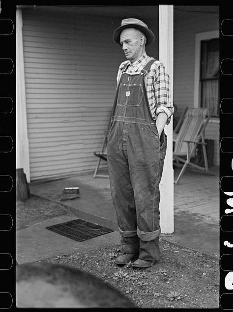 15 Vintage Portraits of Farmers in Overalls - Modern Farmer Farmer Overalls, Farmer Style, Farmer Outfit, Overalls Vintage, Vintage Overalls, Franklin County, Photographs Of People, Bib Overalls, Vintage Portraits