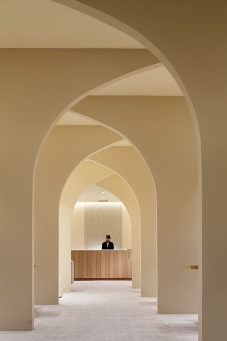 Modern archways created by overlapping “half arches” lead to a classic herringbone counter at the Hotel Nikko Kumamoto Bridal Salon, designed by Ryo Matsui Architects Inc. ‪#‎ARCHitecture‬ Balcony Design Architecture, Design Portfolio Layout, Arch Interior, Curved Walls, Kumamoto, Reception Area, Portfolio Layout, Hotel Interiors, Design Hotel