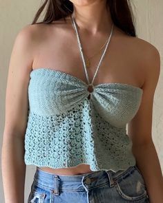 Tops Tejidos A Crochet, Crochet Halter Top Pattern, Halter Top Pattern, Crochet Top Outfit, Crochet Triangle, Crochet Tops Free Patterns, Crochet Clothing And Accessories, Trendy Crochet, Crochet Summer Tops