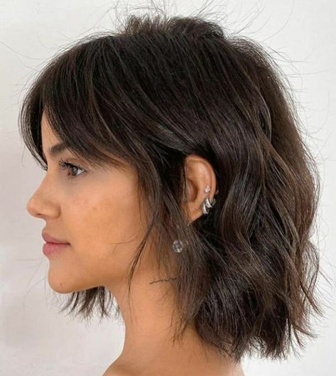 The best fall hairstyles and fall hair to copy Chasing Daisies, Neck Length Hair, Trending In 2023, Hairstyles Trending, Shaggy Short Hair, Fall Hairstyles, Chin Length Hair, Fall Hair Trends, Short Wavy Hair