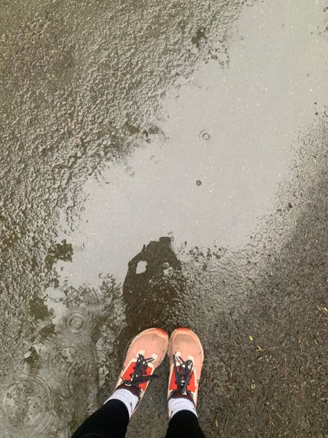 Running Rain Aesthetic, Autumn Running Aesthetic, Running In Winter Aesthetic, Road Running Aesthetic, Running Aesthetic Winter, Winter Running Aesthetic, Runner Aesthetic Girl, 5k Aesthetic, Runner Girl Aesthetic