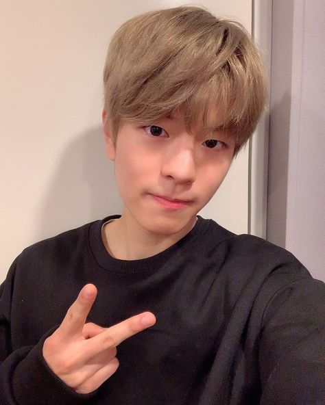 He Likes Me, Have A Great Thursday, Bare Face, Korean Star, Korean Boy, Youtube Kids, Stray Kids Seungmin, Look At You, K Idols