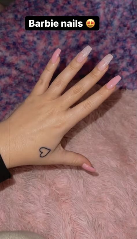 Finger Tattoos Thumb, Cute Finger Tattoos With Meaning, Pinky Finger Tattoo, Finger Tattoos With Meaning, Cute Finger Tattoos, Finger Hands, Hand Tattoos For Women, Pretty Tattoos For Women, Finger Tattoo