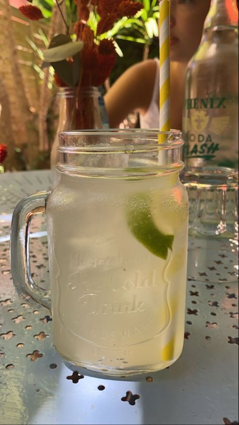 Fresh Lemonade Aesthetic, Lemonade Summer Aesthetic, Homemade Lemonade Aesthetic, Summer Lemonade Aesthetic, Quick Lemonade Recipe, Limonada Aesthetic, Aesthetic Lemonade, Lemonade Video, Lemonade Aesthetic