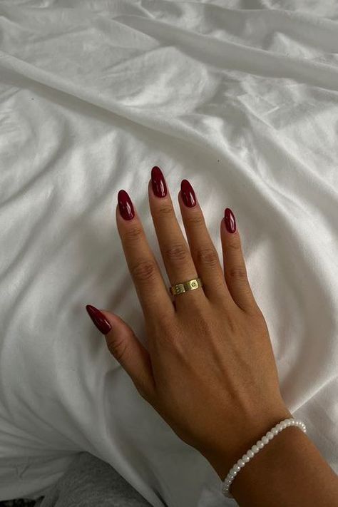 Almond Nails Red, Red Summer Nails, Deep Red Nails, Kutek Disney, Dark Red Nails, Wine Nails, Maroon Nails, Fall Nail Trends, Nagel Tips