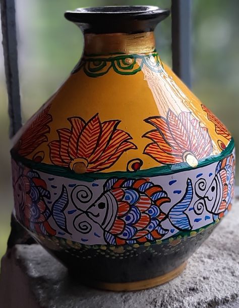 Madhubani Art On Pots, Madhubani Painting On Pot, Newspaper Craft, Painting Indian, Indian Arts, Pot Painting, Pot Design, Flower Decorations Diy, Madhubani Art