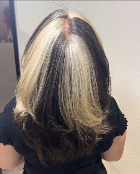 Underlayer Blonde Hair, Color Block Blonde And Brown, Hair Block Coloring, Short Hair Chunky Highlights, Color Blocking Hair Ideas, Chunky Highlights Short Hair, Blonde Color Block, Chunky Blonde Highlights, Color Block Hair