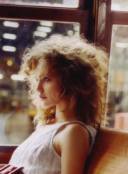 Wild curls Big Hair, Wild Hair, Fluffy Hair, Hair Envy, Curly Girl, Messy Hairstyles, About Hair, The Window, Pretty Hairstyles