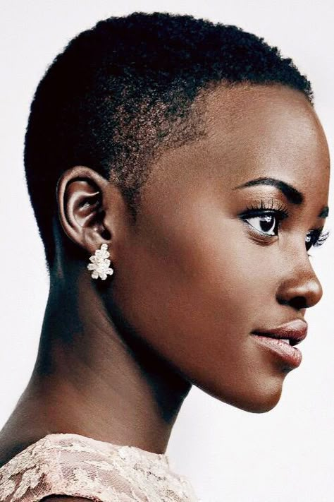 Lupita Nyong'o- Too Beautiful Twa Hairstyles, Short Black Hair, Marley Hair, Lupita Nyong'o, Short Natural Hair, Big Chop, Short Natural Hair Styles, American Woman, 영감을 주는 캐릭터