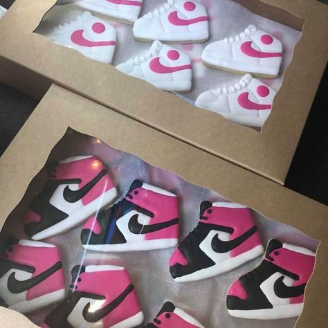 30 Bday Ideas, Baby Party Themes, Sweet 16 Party Themes, Gender Reveal Baby Shower Themes, Baby Birthday Photoshoot, Sneaker Ball, Gender Reveal Party Theme, Ball Birthday Parties, Pink Cookies