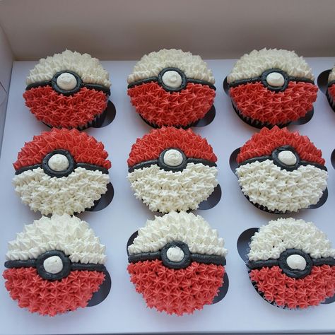 Pokemon Ball Cupcakes, Pokemon Baking Ideas, Cupcake Pokemon Cake, Pokemon Theme Cupcakes, Pokeball Cupcake Cake, Pokemon Cake And Cupcakes, Pikachu Birthday Cupcakes, Pokemon Themed Desserts, Pokemon Birthday Party Cupcakes