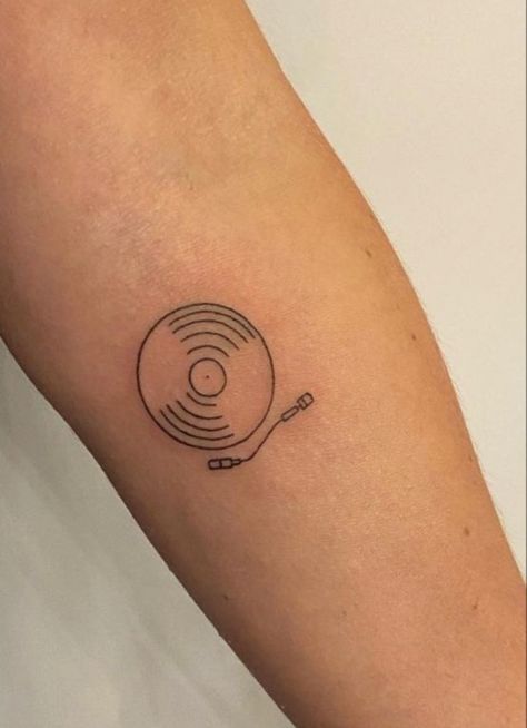 Motown Tattoo Ideas, Stop This Train Tattoo, Record Tatoos, Music Tattoo Line Art, Tiny Tattoos Music Lovers, Simple Record Tattoo, Small Record Tattoo, Vinyl Record Tattoo Minimalist, Fineline Music Tattoo