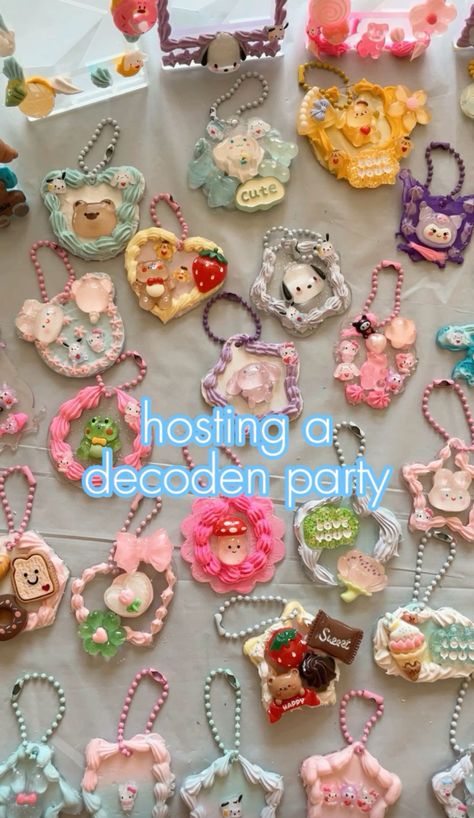 Hosting Idea: Decoden craft party for girls night or summer vacation Photo Objects Ideas, Cream Glue Crafts, Cream Glue Keychain, Decoden Ideas Projects, Diy Decoden Cream, Decoden Cake, Cute Small Gift Ideas, Decoden Keychain, Deco Keychain