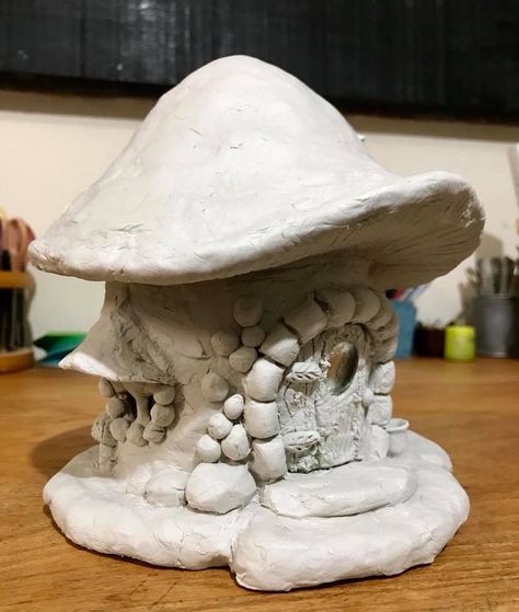 Paper clay and soda bottle fairy house Clay Gnome House, Fairy Clay Houses, Clay Fairy House Diy, Garden Pottery Ideas, Bottle Fairy House, Clay Mushroom House, Fairy House Clay, Ceramic Fairy House, Diy Soda