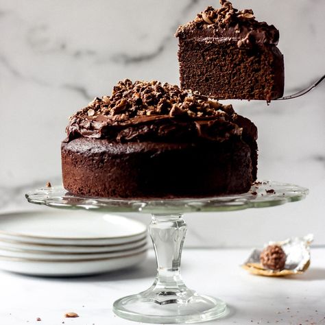 Ferrero rocher cake (chocolate hazelnut cake) Single Layer Cake Recipe, Single Layer Cake, Rocher Cake, Brownie Cake Recipe, Ferrero Rocher Cake, Nutella Frosting, Ferrero Rocher Chocolate, Chocolate Hazelnut Cake, Chocolate Brownie Cake