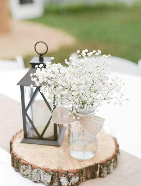 Rustic Wedding Centerpiece - Round Tree Bark Slice Natural Wood Slice – Country Barn Babe Unique Rustic Wedding, Wood Tree Slice, Rustic Style Wedding, Rustic Wedding Decorations, Rustic Wedding Centerpieces, Wedding Table Decorations, Tree Wedding, Wedding Centerpiece, Baby's Breath