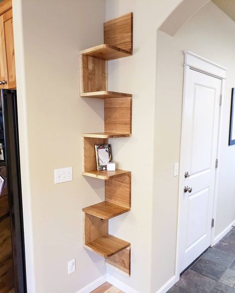 Shelves are one of the most practical storage ideas. Look at this one shelf that has a zig zag shape and a vertical design that will allow it to accommodate more items and still look attractive. This time you can display it in the corner of the room so it is very space saving but can still be used perfectly. Zig Zag Wall Shelves from @aretewoodandconcrete Wall Shelving Ideas, Zig Zag Shelf, Zig Zag Wall, Diy Corner Shelf, Wooden Shelf Design, Vertical Bookshelf, L Shaped Shelves, Corner Shelf Ideas, Corner Shelf Design