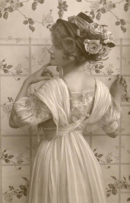 1910s Lily Elsie, Vintage Foto's, American Duchess, Basic Fashion, Portrait Vintage, 사진 촬영 포즈, Paris Mode, Gibson Girl, المملكة العربية السعودية