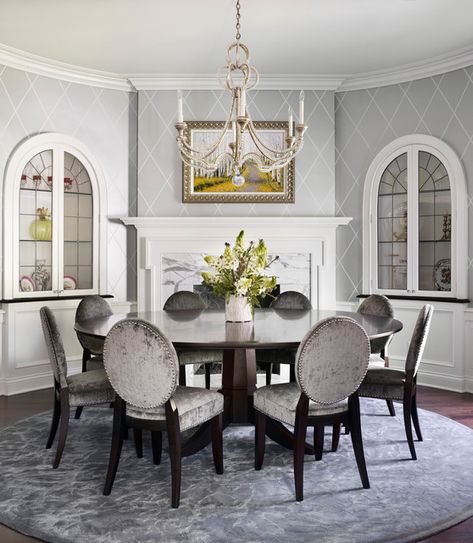 Love the chairs, wallpaper, lighting, built ins - it's perfect! Round Table Dining Room, Dining Room Gray, Round Table Dining, Contemporary Dining Room Design, Table Dining Room, Dining Room Design Modern, Traditional Dining Rooms, Dining Room Wallpaper, Grey Dining Room