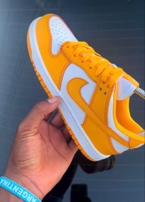 Nike dunks sneakers bright orange colourway Laser Orange Dunks Outfit, Nike Yellow Sneakers, Nike Dunks Yellow, Laser Orange Dunks, Yellow Dunks, Yellow Nike Shoes, Jordans Low, Custom Sneakers Diy, Pretty Sneakers