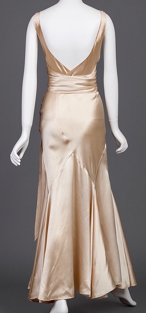 1930s  3:3 1930s Bias Cut Dress, 1930s Skirt, 1930s Costumes, 1930 Dress, Historical Garments, 1930s Gown, 30s Dress, Fashion Timeline, Gown Ideas