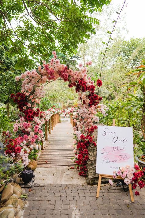 Retreat Decor, Bright Pink Wedding, Magenta Wedding, Pink Roses Wedding, Floral Arch Wedding, Red Wedding Theme, Pink Wedding Theme, Wedding Arch Flowers, Red And Pink Roses