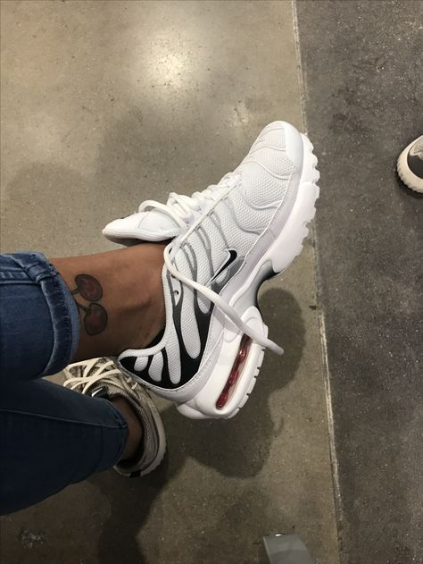 Nike Air Max TN Nike Air Max Premium, Shoes Sneakers Jordans, Nike Air Shoes, Nike Air Max Tn, Fresh Shoes, Hype Shoes, Aesthetic Shoes, Nike Air Max Plus, Nike Shoes Women